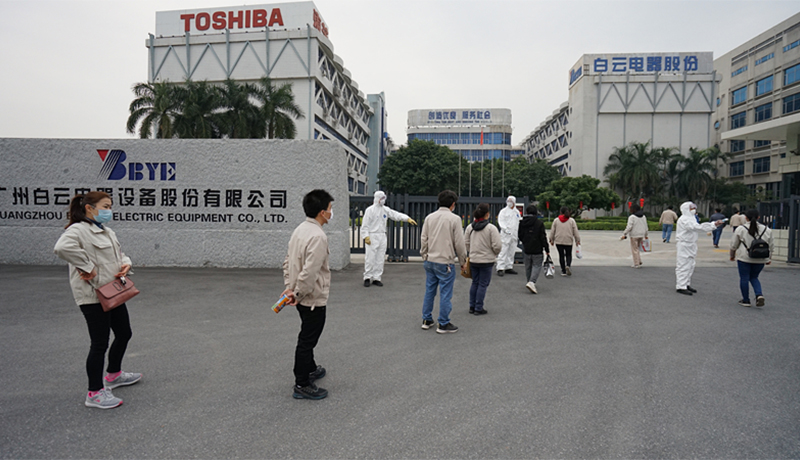 >體溫檢測，井然有序！